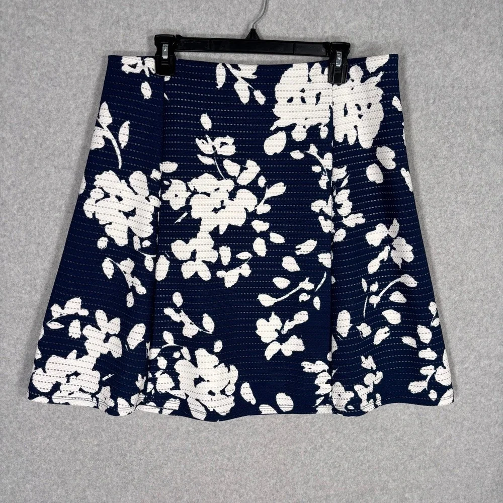 Renee C Floral Flutter Skirt XXL Navy White Textured Knit Perforated Feminine